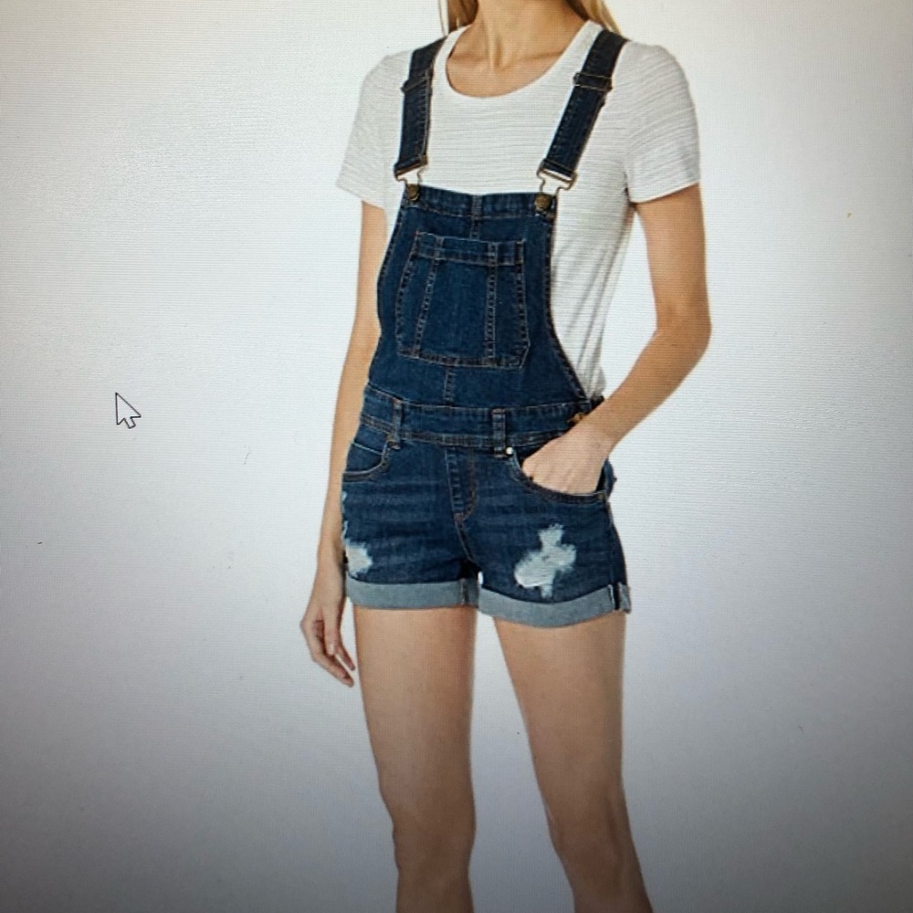 Dollhouse women’s cuffed shortall in size3